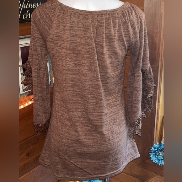 Beautiful Peasant Style Tunic - Picture 12 of 12